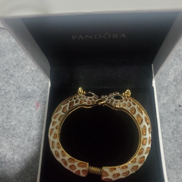 COPY - Nice Giraffe Bracelet - Picture 3 of 11